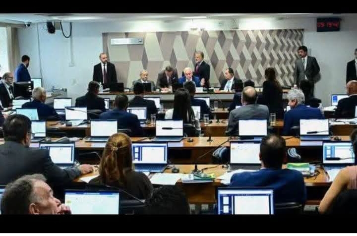 ⚖️ CCJ DO SENADO BARRA PEC DA “BLINDAGEM” E ABRE DEBATE COM A POPULAÇÃO
